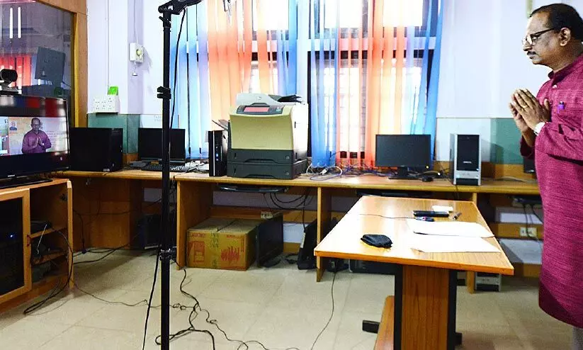 ദേശീയ അധ്യാപക പുരസ്​കാരം സജികുമാർ രാഷ്​ട്രപതിയില്‍നിന്ന് ഏറ്റുവാങ്ങി