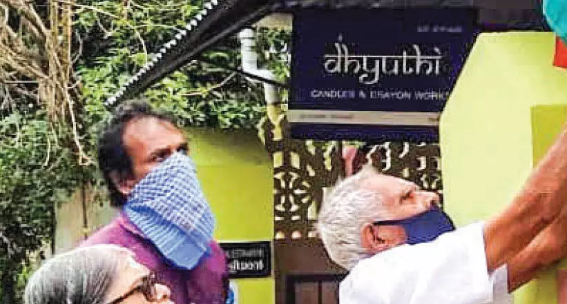 മക്കൾ ഉപേക്ഷിച്ച വയോധികന്​ തണലായി ഗീത ടീച്ചർ