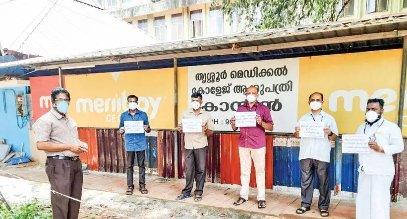 മെഡിക്കൽ കോളജിൽ ഭക്ഷണത്തിന് സൗകര്യമില്ല മെഡിക്കൽ കോളജിൽ ഭക്ഷണത്തിന് സൗകര്യമില്ല