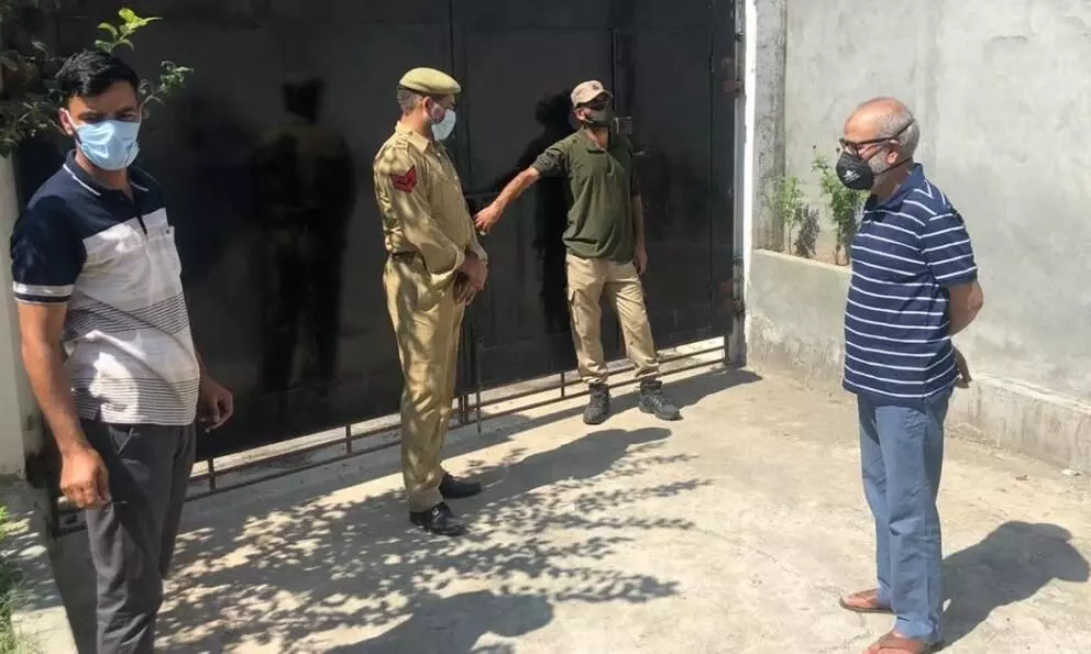 കശ്മീരിൽ സ്വാതന്ത്ര്യം ഉണ്ടെന്ന് നിങ്ങൾ പറയുന്നു; പക്ഷേ ഞങ്ങൾക്ക് വീടിന് പുറത്തിറങ്ങാൻ പറ്റുന്നില്ല കശ്മീരിൽ സ്വാതന്ത്ര്യം ഉണ്ടെന്ന് നിങ്ങൾ പറയുന്നു; പക്ഷേ ഞങ്ങൾക്ക് വീടിന് പുറത്തിറങ്ങാൻ പറ്റുന്നില്ല