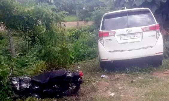 കരിപ്പൂരിലെ സ്വർണക്കടത്ത് സംഘത്തിൽ കൂടുതൽ പേരെന്ന് നിഗമനം; മറ്റൊരു കാറിലുണ്ടായിരുന്നത് മൂന്നുപേർ കരിപ്പൂരിലെ സ്വർണക്കടത്ത് സംഘത്തിൽ കൂടുതൽ പേരെന്ന് നിഗമനം; മറ്റൊരു കാറിലുണ്ടായിരുന്നത് മൂന്നുപേർ