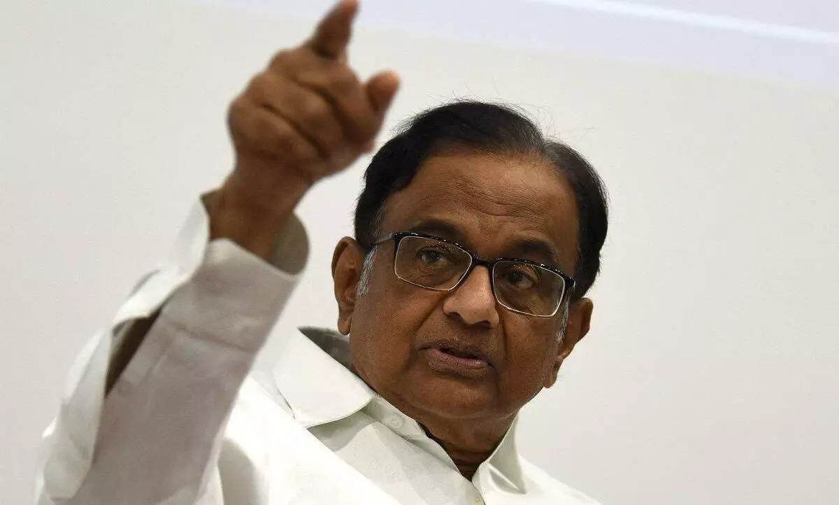 സാമ്പത്തിക തകർച്ച: കൂടുതൽ വായ്പയെടുക്കാൻ നിർദേശിച്ച് ചിദംബരം സാമ്പത്തിക തകർച്ച: കൂടുതൽ വായ്പയെടുക്കാൻ നിർദേശിച്ച് ചിദംബരം