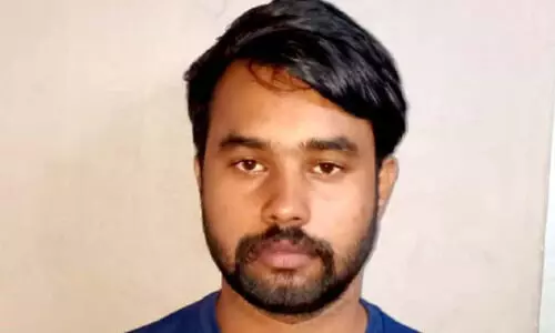 വീട്ടിൽ കയറി വധശ്രമം: ക്വട്ടേഷൻ സംഘാംഗം പിടിയിൽ വീട്ടിൽ കയറി വധശ്രമം: ക്വട്ടേഷൻ സംഘാംഗം പിടിയിൽ