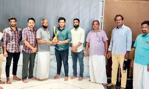 നോ​ര്‍ത്ത് ഈ​സ്​​റ്റ്​ യു​നൈ​റ്റ​ഡ് ടീം ​മാ​നേ​ജ​ർ ഷെ​ഹ്സാ​ദ് മു​ഹ​മ്മ​ദി​ന് ജ​ന്മ​നാ​ടി​െൻറ ആ​ദ​രം