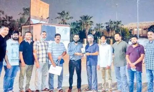 അ​ബ്​​ദു​ൽ ജ​ബ്ബാ​ർ വ​ലി​യാ​ട്ടി​ന് യാ​ത്ര​യ​യ​പ്പ് ന​ൽ​കി