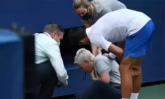 അരിശംമൂത്ത്​ പുറത്തേക്ക്​ അടിച്ച പന്ത്​ അമ്പയറുടെ മുഖത്ത്​; ​ദ്യോകോവിചിനെ യു.എസ്​ ഓപണിൽ നിന്ന്​ അയോഗ്യനാക്കി