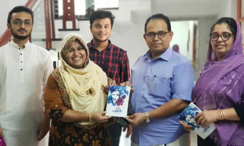 ഹാരിഫക്ക് പിറന്നാൾ സമ്മാനമായി ബുക്കി​െൻറ പണി കൊടുത്ത് മക്കൾ