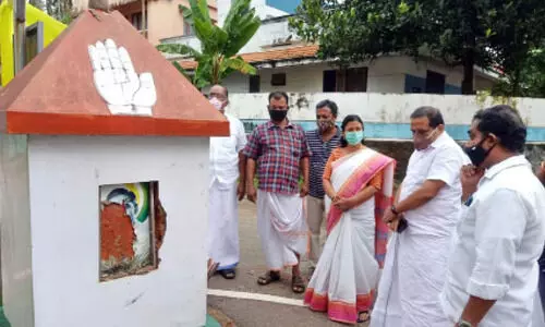 തോപ്പിൽ രവി സ്മാരക സ്തൂപം തകർക്കാൻ ശ്രമം