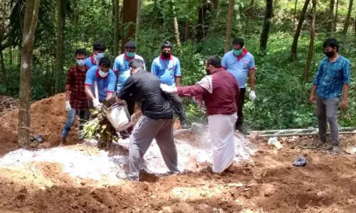 കോവിഡിനെ പേടിക്കാതെ സന്നദ്ധസേന