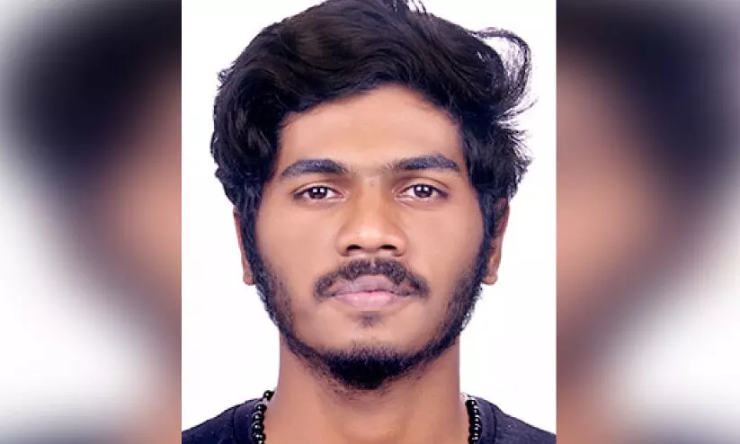 മൈക്രോ ആര്ട്ട്: ഏഷ്യന് റെക്കോര്ഡുമായി ജിത്തു ചെറിയാന് മൈക്രോ ആര്ട്ട്: ഏഷ്യന് റെക്കോര്ഡുമായി ജിത്തു ചെറിയാന്