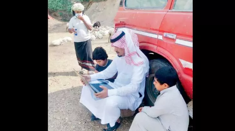 ഡി​ജി​റ്റ​ൽ വി​ദ്യാ​ഭ്യാ​സ രീ​തി പ​രി​ശീ​ലി​പ്പി​ച്ച അ​ധ്യാ​പ​ക​നെ ആ​ദ​രി​ക്കും