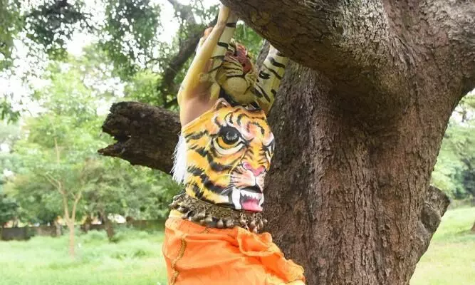 പുലിക്കളിയുടെ ഭാഗമായി തൃശൂർ തേക്കിൻകാട് മൈതാനിയിൽ ഇറങ്ങിയ പെൺപുലി പാർവതി വി. നായർ