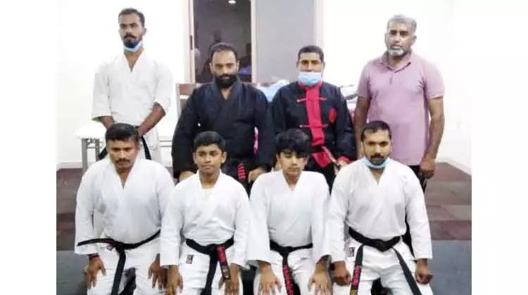 ബ്ലാക്ക് ബെൽറ്റ് നേടി ബ്ലാക്ക് ബെൽറ്റ് നേടി