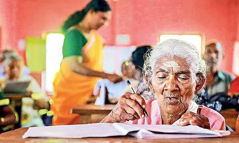 സാക്ഷരതയിൽ വീണ്ടും കേരളം ഒന്നാമത്​; അവസാനം ആന്ധ്ര
