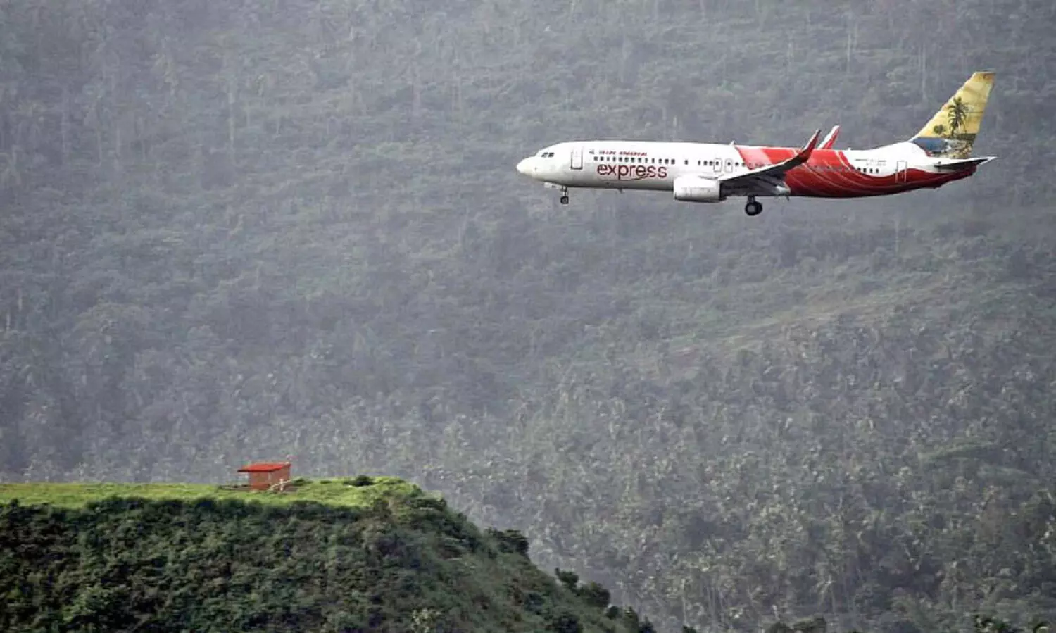ആഭ്യന്തര യാത്രക്കാരിൽ കണ്ണൂരിനെ മറികടന്ന്​ കരിപ്പൂർ; അന്താരാഷ്​ട്ര യാത്രക്കാരുടെ എണ്ണത്തിൽ നാലാമത്​