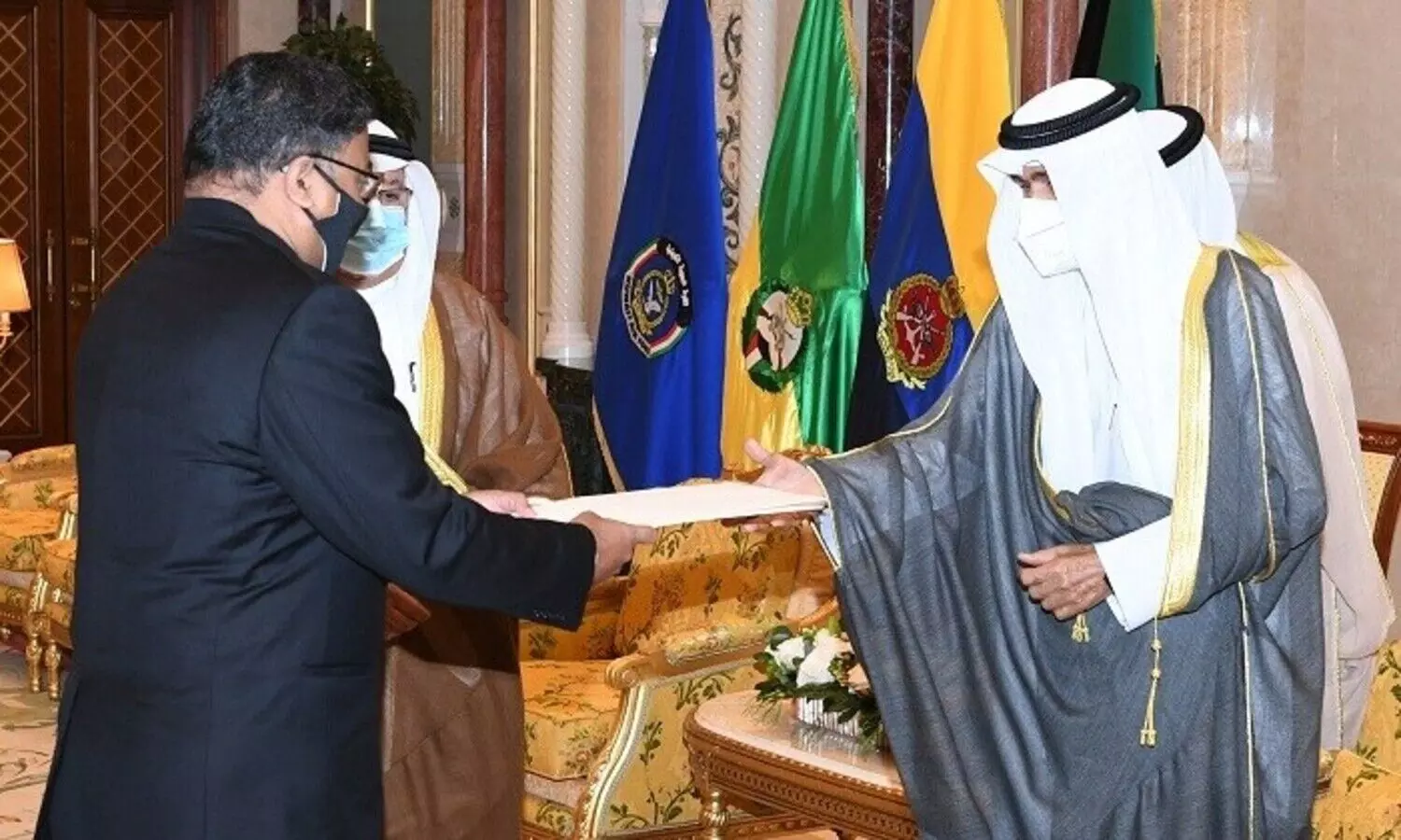 ഇന്ത്യൻ അംബാസഡർ കുവൈത്ത്​ ഡെപ്യൂട്ടി അമീറിന്​ ക്രെഡൻഷ്യൽ കൈമാറി