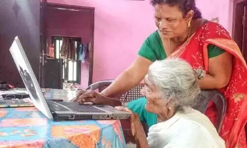 പ്രായാധിക്യത്തിലും അക്ഷരങ്ങളെ കൂട്ടുപിടിച്ച്​ 98​കാരി: അക്ഷരത്തിന്‍റെ ആയുസ്സ്​, അതാണ്​ കാർത്യായനിയമ്മ