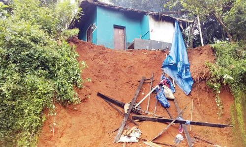 വീടി​െൻറ അടുക്കള ഭാഗം ഇടിഞ്ഞു