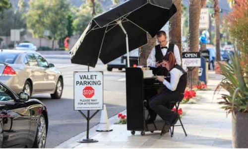 അബൂദബിയിൽ കർശന നിർദേശങ്ങളോടെ വാലറ്റ് പാർക്കിങ് പുനരാരംഭിച്ചു