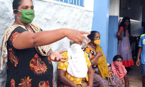 തിരിച്ചുചെല്ലാൻ ഇടമില്ലാതെ മനസ്സുതകർന്ന അമ്മമാർ തിരിച്ചുചെല്ലാൻ ഇടമില്ലാതെ മനസ്സുതകർന്ന അമ്മമാർ