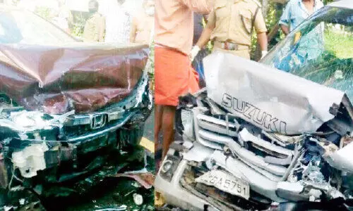 കാറുകള്‍ കൂട്ടിയിടിച്ച് മൂന്ന​ുപേര്‍ക്ക് പരിക്ക്