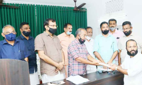 പ​തി​യ​ശ്ശേ​രി ഹു​സൈ​ൻ കു​ടും​ബ സ​ഹാ​യം കൈ​മാ​റി