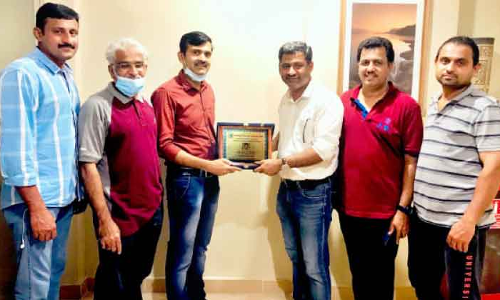 അ​ഷ്‌​റ​ഫ്‌ തൃ​ക്ക​രി​പ്പൂ​രി​ന് യാ​ത്ര​യ​യ​പ്പ് ന​ൽ​കി