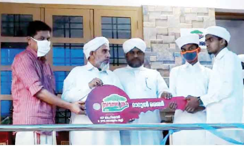 ഐ.​സി.​എ​ഫ് ദാ​റു​ല്‍ ഖൈ​ര്‍ 64ാമ​ത് വീ​ട് താ​ക്കോ​ൽ​ദാ​നം