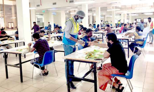 ലേബർ ക്യാമ്പുകളിൽ ഓണസദ്യയൊരുക്കി നടുമുറ്റം