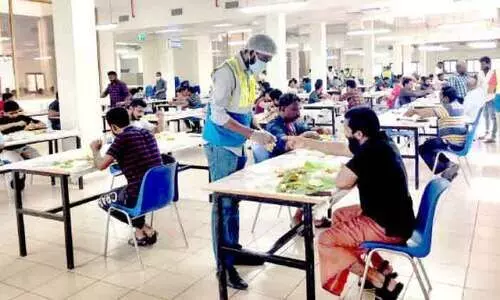 ലേബർ ക്യാമ്പുകളിൽ ഓണസദ്യയൊരുക്കി നടുമുറ്റം