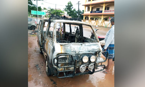 നിർത്തിയിട്ട ആംബുലൻസിന് തീവെച്ചു: പ്രതിയുടെ ചിത്രം സി.സി.ടി.വിയിൽ