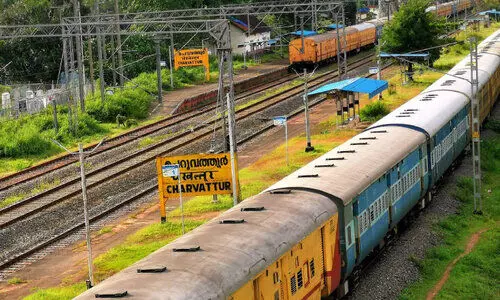 ചൂളംവിളി നിന്നപ്പോൾ താളം തെറ്റിയ ജീവിതങ്ങൾ