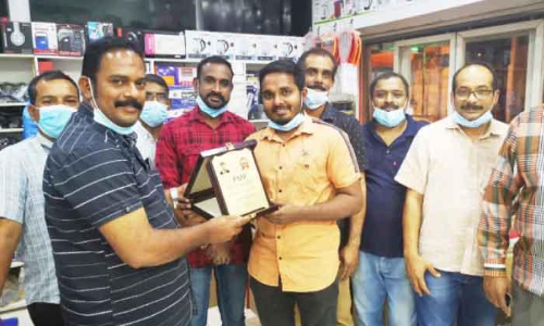 യാ​ത്ര​യ​യ​പ്പ് ന​ൽ​കി