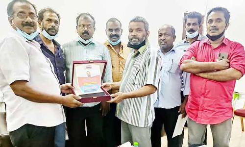 ബ​ഷീ​ർ പ​നോ​ല​ന് കേ​ളി യാ​ത്ര​യ​യ​പ്പ് ന​ൽ​കി