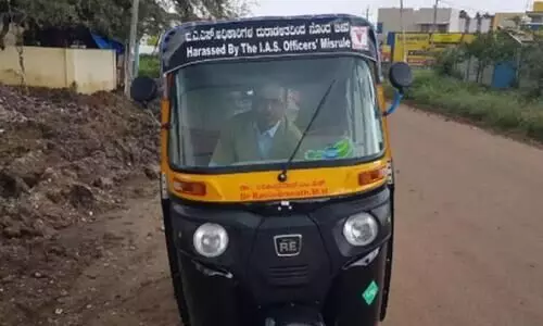 ഐ.എ.എസ്​ ഉദ്യോഗസ്​ഥ​െൻറ പ്രതികാര നടപടി; ഉപജീവനത്തിന്​ സർക്കാർ ഡോക്​ടർ ഓ​ട്ടോറിക്ഷ ഡ്രൈവറായി