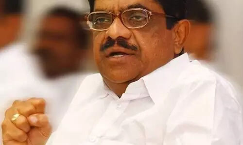 വ​ഴ​ങ്ങാതെ സുധീരൻ, അനുനയിപ്പിക്കാൻ നേതൃത്വം