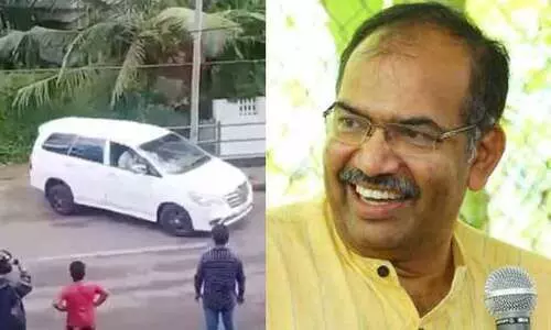 വൈറൽ കാർ പാർകിങ് അതിശയകരം തന്നെ; ഇനി ആ സ്ഥലം അടച്ചു കെട്ടുന്നതാണ് നല്ലത്