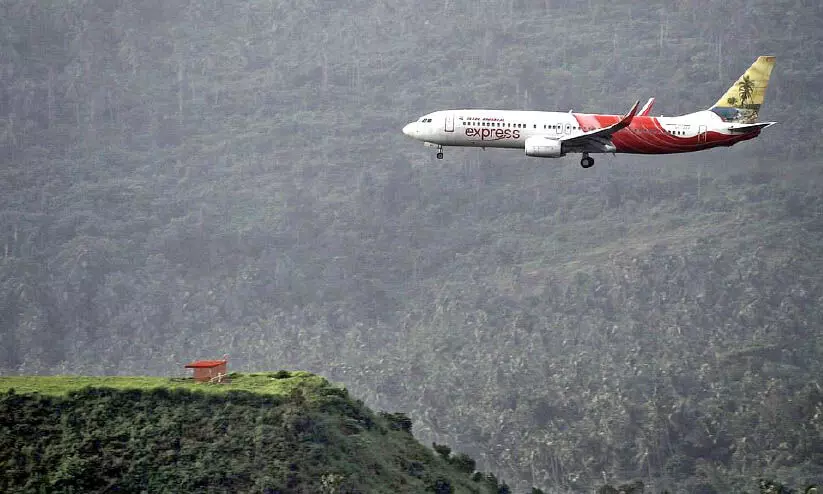 വി.വി.ഐ.പികളുടെ വിമാനം ലാൻഡ് ചെയ്യൽ: വിമാനത്താവളങ്ങൾ മാതൃകയാക്കുന്നത് കരിപ്പൂരിന്റെ റിപ്പോർട്ട് വി.വി.ഐ.പികളുടെ വിമാനം ലാൻഡ് ചെയ്യൽ: വിമാനത്താവളങ്ങൾ മാതൃകയാക്കുന്നത് കരിപ്പൂരിന്റെ റിപ്പോർട്ട്