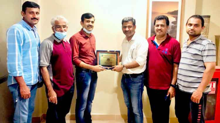 അഷ്റഫ് തൃക്കരിപ്പൂരിന് യാത്രയയപ്പ് നൽകി അഷ്റഫ് തൃക്കരിപ്പൂരിന് യാത്രയയപ്പ് നൽകി