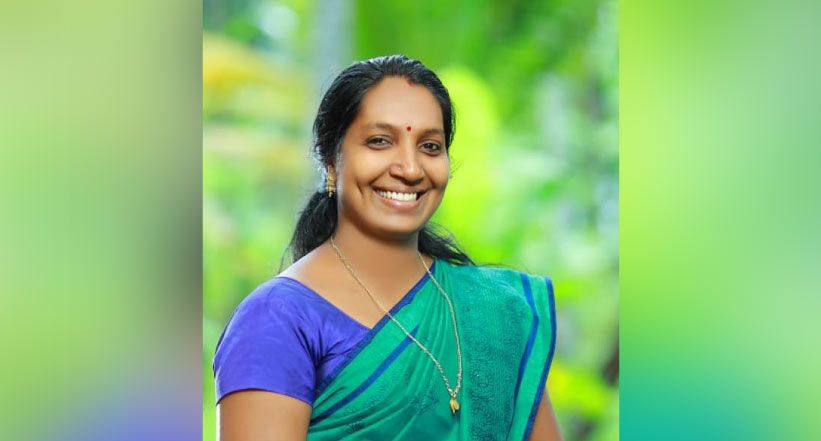 തൂപ്പുജോലിയിൽനിന്ന് അധ്യാപികയായി: ലിൻസക്കും കുടുംബത്തിനും ഇന്ന് ഗവർണറുടെ ചായസൽക്കാരം തൂപ്പുജോലിയിൽനിന്ന് അധ്യാപികയായി: ലിൻസക്കും കുടുംബത്തിനും ഇന്ന് ഗവർണറുടെ ചായസൽക്കാരം