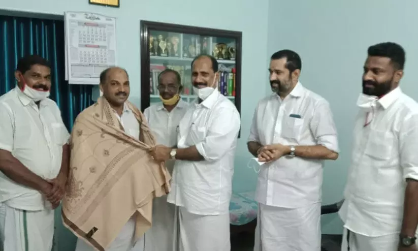 രണ്ട് കുട്ടിക​െള രക്ഷിച്ച റഹ്‌മാനെ ആദരിച്ചു