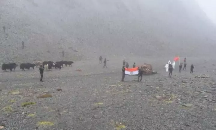 അതിർത്തി കടന്ന യാക്കുകളെയും കാളകളെയും ചൈനക്ക് തിരികെ നൽകി ഇന്ത്യൻ സൈന്യം അതിർത്തി കടന്ന യാക്കുകളെയും കാളകളെയും ചൈനക്ക് തിരികെ നൽകി ഇന്ത്യൻ സൈന്യം