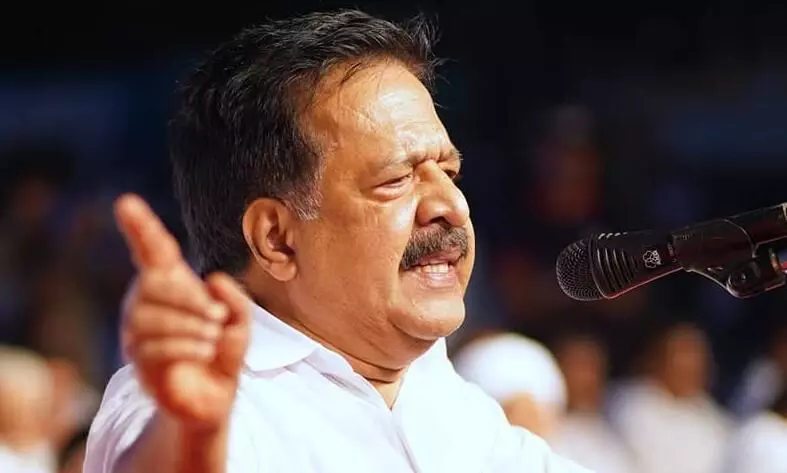 ഡി.വൈ.എഫ്.ഐക്കാർക്ക് മാത്രമേ പീഡിപ്പിക്കാൻ പാടുള്ളൂവെന്ന് എഴുതിവെച്ചിട്ടുണ്ടോ; ചെന്നിത്തലയുടെ പരാമർശം വിവാദത്തിൽ ഡി.വൈ.എഫ്.ഐക്കാർക്ക് മാത്രമേ പീഡിപ്പിക്കാൻ പാടുള്ളൂവെന്ന് എഴുതിവെച്ചിട്ടുണ്ടോ; ചെന്നിത്തലയുടെ പരാമർശം വിവാദത്തിൽ