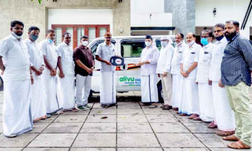 അ​ലി​വ് ഫി​സി​യോ തെ​റാ​പ്പി സെൻറ​റി​ന് വാ​ഹ​നം ന​ൽ​കി