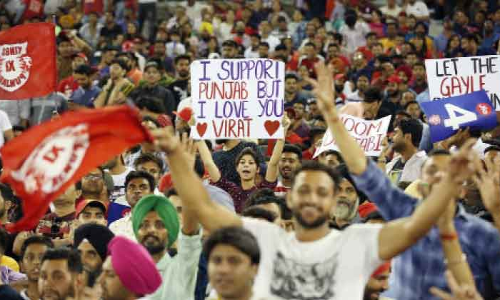 ഒഴിഞ്ഞ ഗാലറിക്ക്​ മുന്നിൽ ആട്ടമാടു​േമ്പാൾ