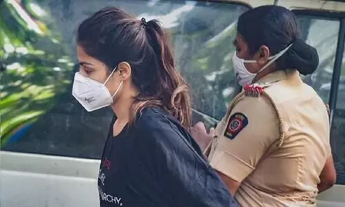 മയക്കുമരുന്ന്​​ കേസ്​: റിയ ചക്രവർത്തിക്ക്​​ ജാമ്യമില്ല; ബൈക്കുള ജയിലിലേക്ക്​ മാറ്റി