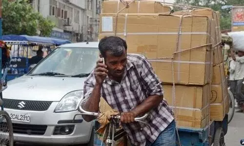 ദാരിദ്ര്യം: ഇന്ത്യക്കാർ ഫോൺ ഉപേക്ഷിക്കുന്നു; കഴിഞ്ഞ മേയിൽ ഫോൺ വേണ്ടെന്ന്​ വച്ചത്​ ​ 56ലക്ഷം പേർ