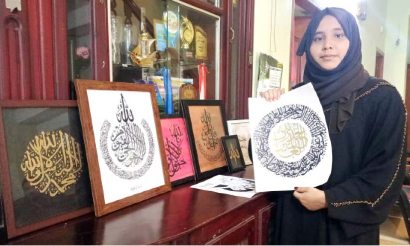 കാലിഗ്രഫിയിൽ വിസ്മയം തീർത്ത് ഫിദ കാലിഗ്രഫിയിൽ വിസ്മയം തീർത്ത് ഫിദ