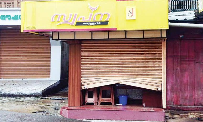 ജ്വല്ലറി ഉൾപ്പെടെ മൂന്ന് സ്ഥാപനങ്ങളിൽ കവർച്ച ശ്രമം