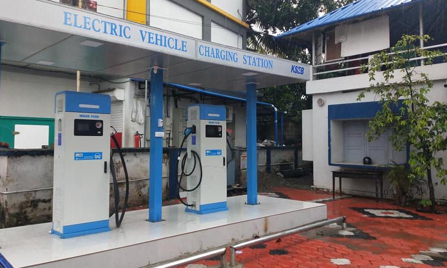 കെ.എസ്.ഇ.ബിയുടെ ആദ്യ വൈദ്യുത ചാർജിങ് സ്റ്റേഷൻ തയ്യാർ; ഒരു മണിക്കൂർ കൊണ്ട് വാഹനം ചാർജ് ചെയ്യാം കെ.എസ്.ഇ.ബിയുടെ ആദ്യ വൈദ്യുത ചാർജിങ് സ്റ്റേഷൻ തയ്യാർ; ഒരു മണിക്കൂർ കൊണ്ട് വാഹനം ചാർജ് ചെയ്യാം